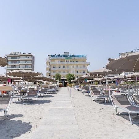 Hotel Byron Milano Marittima Exteriör bild