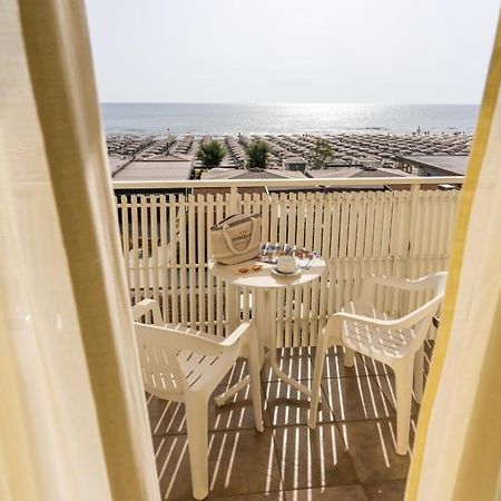 Hotel Byron Milano Marittima Exteriör bild