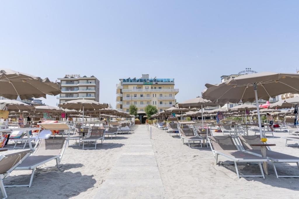 Hotel Byron Milano Marittima Exteriör bild