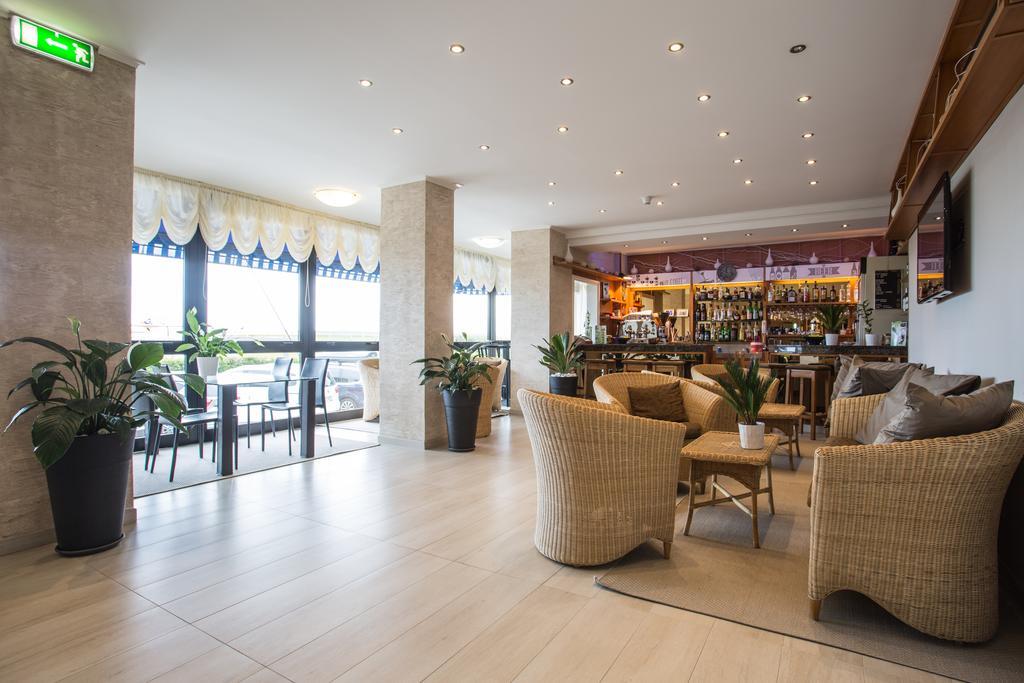 Hotel Byron Milano Marittima Exteriör bild
