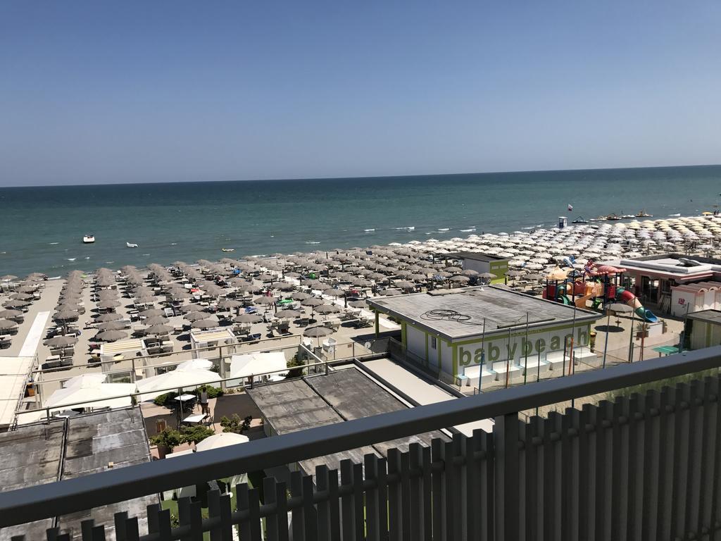 Hotel Byron Milano Marittima Exteriör bild