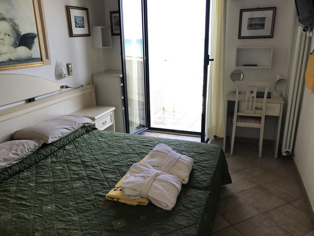 Hotel Byron Milano Marittima Exteriör bild