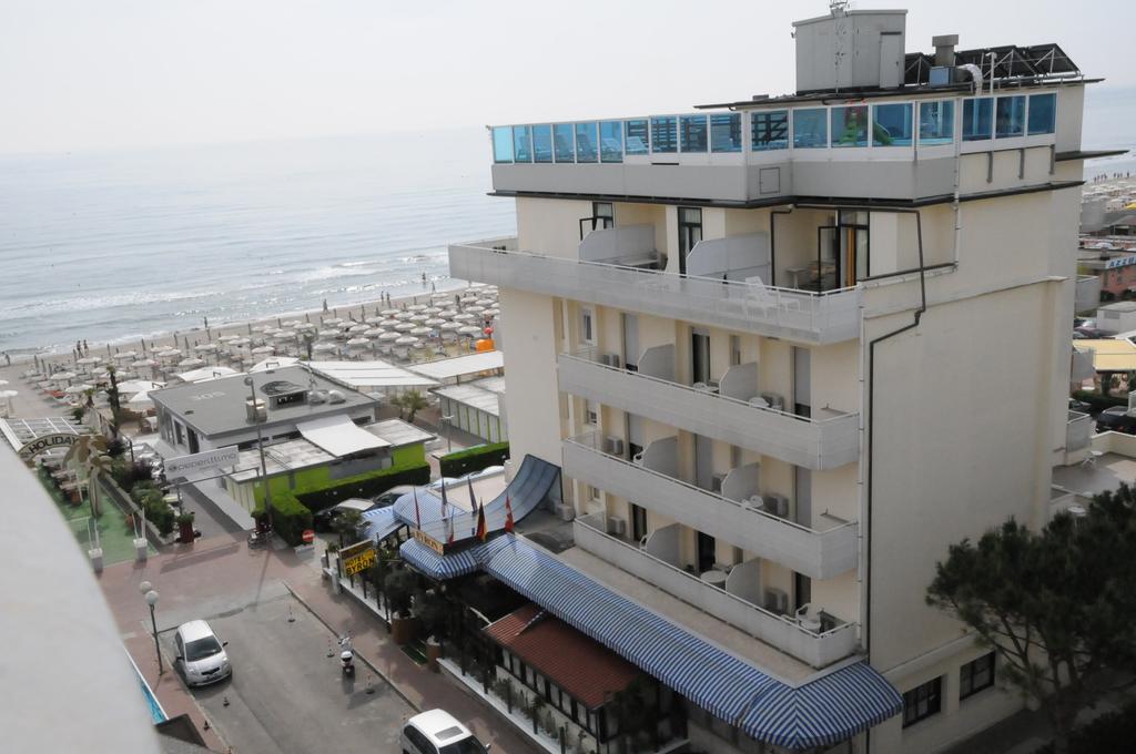 Hotel Byron Milano Marittima Exteriör bild