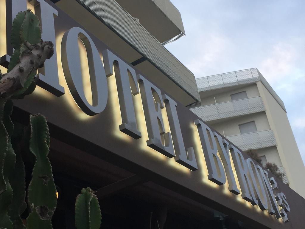Hotel Byron Milano Marittima Exteriör bild