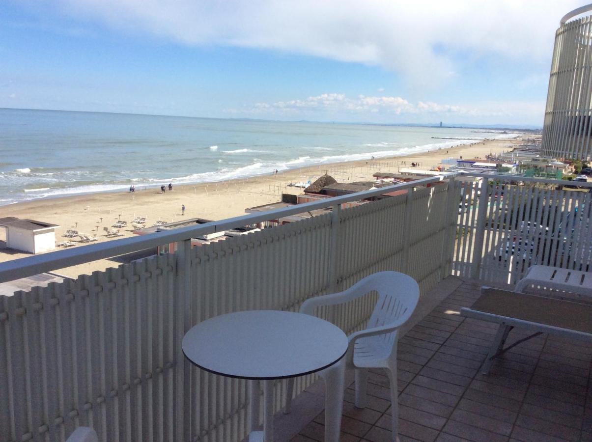 Hotel Byron Milano Marittima Exteriör bild