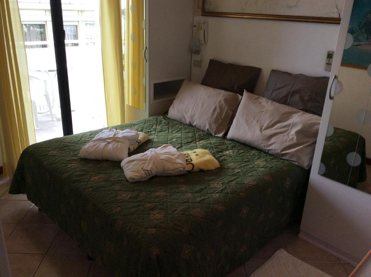 Hotel Byron Milano Marittima Exteriör bild